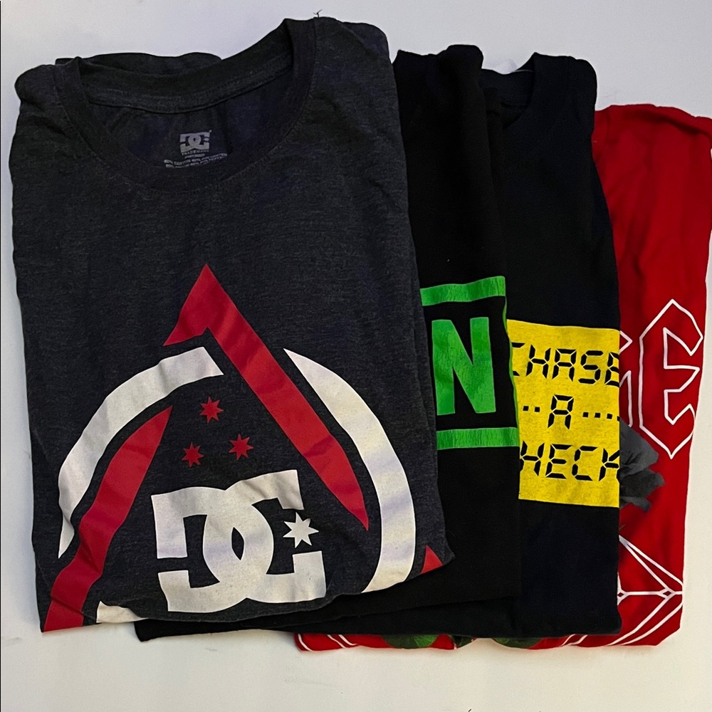 Bundle of 4 tees DC Logo T-Shirt Collection in Red, Black, and Gray Size S, M, L